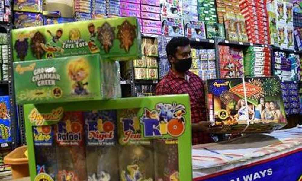 maharashtra government taken back firecrackers ban decision)